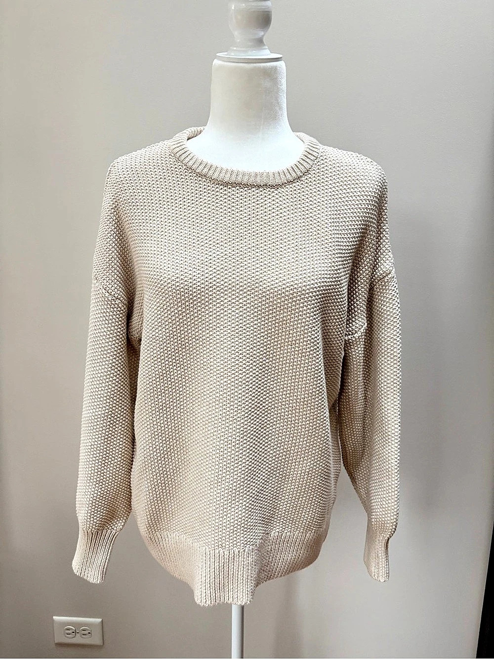 Old Navy Textured Knit Crewneck Sweater in Beige Size Medium